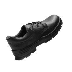 Sapato de Segurança de Amarrar com Bico PVC BSAS Bracol CA 43696 no ar e na diagonal