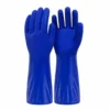 Par de luva de PVC Azul de borracha com formato longo, sobre fundo branco, destacando o encaixe e o acabamento na parte inferior